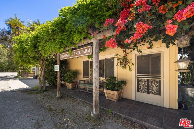 1048 E La Loma Avenue, Somis CA: https://media.crmls.org/mediaz/7ee734b3-75ea-4240-937f-d63b280bc13c.jpg