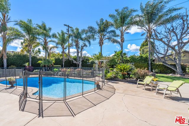 5159 Sophia Avenue, Encino CA: https://media.crmls.org/mediaz/7ee7410b-6b6d-4f85-9e14-000c8714b4f3.jpg