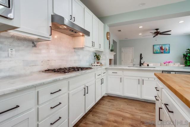15655 Paseo Montenero, San Diego CA: https://media.crmls.org/mediaz/7ee7bd4f-35de-4dec-b1bf-083894923cca.jpg