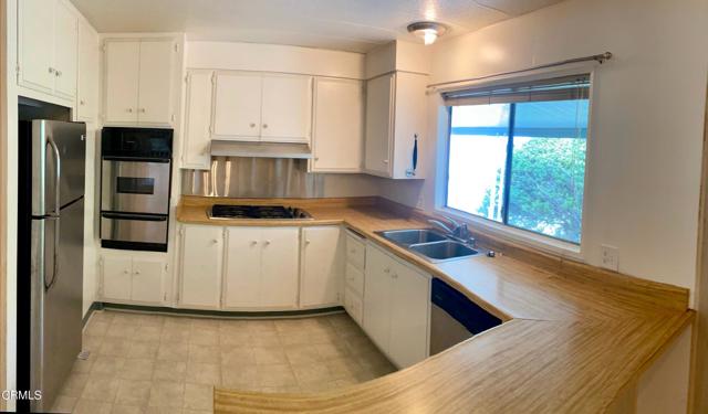 16 Isabel Avenue, Camarillo CA: https://media.crmls.org/mediaz/7ee88a81-4d75-4c67-8d84-08e5c3a7eacb.jpg