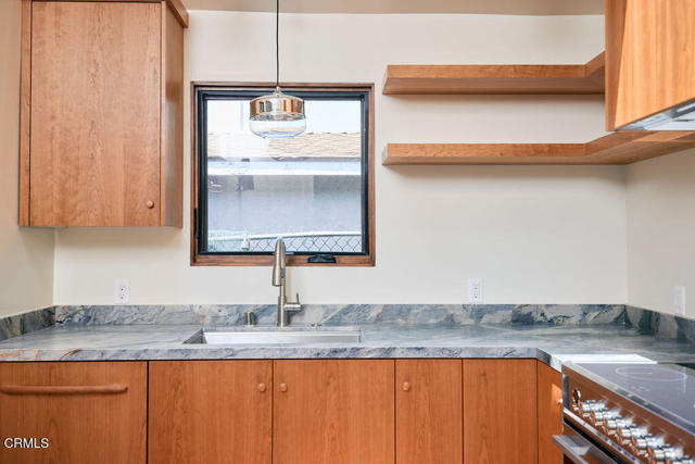 Detail Gallery Image 9 of 35 For 2135 Navarro Ave, Altadena,  CA 91001 - 3 Beds | 2 Baths