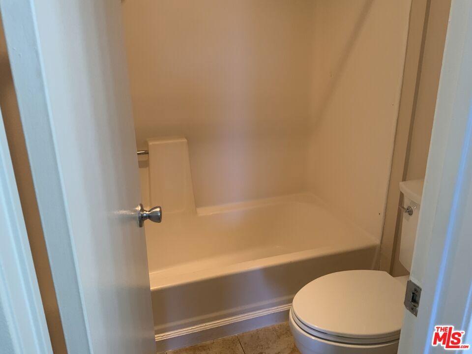https://media.crmls.org/mediaz/7ee8dc51-7a9d-44eb-a813-5a039e2943b6.jpg?preset=X-Large