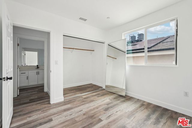 2516 Malabar Street, Los Angeles CA: https://media.crmls.org/mediaz/7ee97e08-9a26-4620-a086-5864df9325e7.jpg