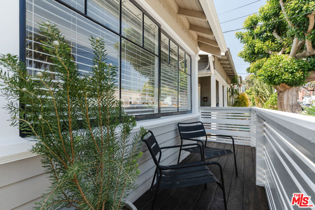 224 San Juan Avenue, Venice CA: https://media.crmls.org/mediaz/7ee9be4a-5f3f-47b2-a5bb-37d97d2b1bf9.jpg