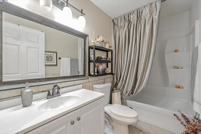 Image 14 of 55 For 370 Appian Way