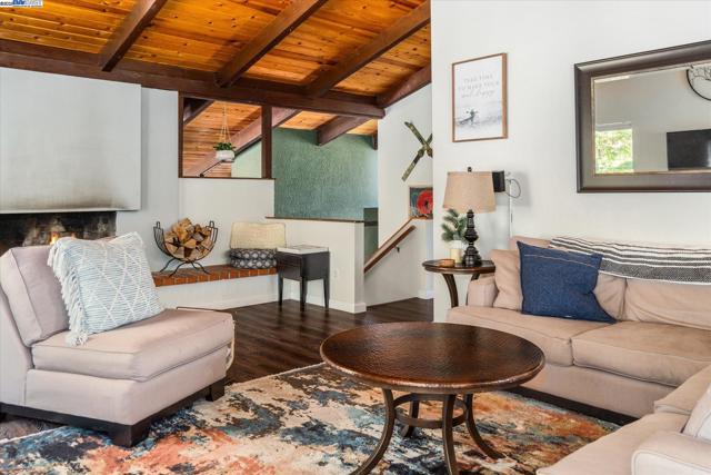 2190 Patricia Ln, Arnold CA: https://media.crmls.org/mediaz/7eea77f6-3c6c-4d4c-b30d-41904d94b5c8.jpg