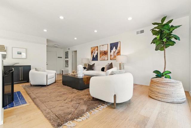 341 Linfield Drive, Menlo Park CA: https://media.crmls.org/mediaz/7eea8afa-7ee9-4486-8207-488dae7f989f.jpg