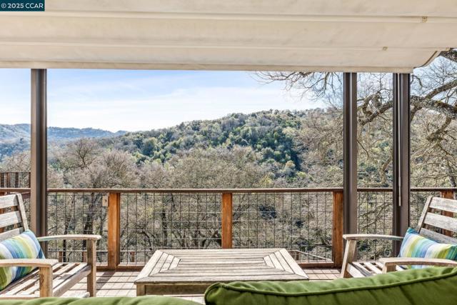 2160 Ridgewood Rd, Alamo CA: https://media.crmls.org/mediaz/7eea8b44-2952-4a9a-96d1-34c6468aecd0.jpg