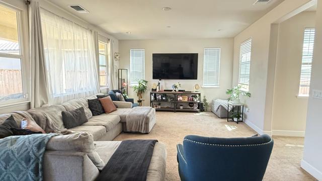 755 Alicante Drive, Hollister CA: https://media.crmls.org/mediaz/7eeaca1f-66e7-45c2-9747-5a2eb9ad22b6.jpg