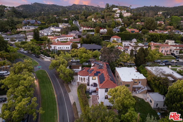 2240 Hillhurst Avenue, Los Angeles CA: https://media.crmls.org/mediaz/7eeafedc-37b1-4454-85d0-930356f200b7.jpg