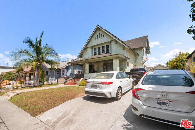 159 E 47th Street, Los Angeles CA: https://media.crmls.org/mediaz/7eeb4cad-fe32-4f84-b451-57c4ea9d1d46.jpg