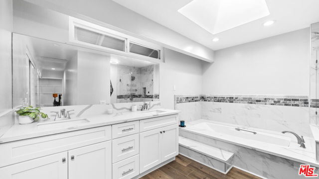 663 W Terrylynn Place, Long Beach CA: https://media.crmls.org/mediaz/7eebae1e-ccd6-46a7-a29c-1da4ce16ba78.jpg