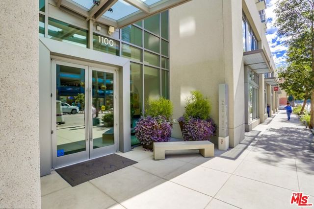 1100 S Hope Street, Los Angeles CA: https://media.crmls.org/mediaz/7eebb27e-6e21-4657-a40d-d9fdb1a0bd64.jpg