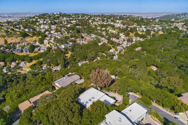 3225 Upper Lock Avenue, Belmont CA: https://media.crmls.org/mediaz/7eebddb7-30de-4c44-873e-5616813582eb.jpg