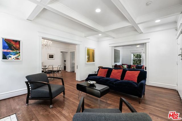 2130 W 27th Street, Los Angeles CA: https://media.crmls.org/mediaz/7eec92d8-67d6-4ea2-92dc-b99dea875796.jpg