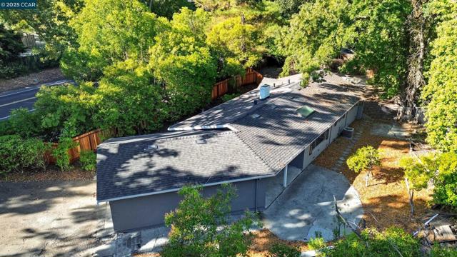 1016 Stone Valley Rd, Alamo CA: https://media.crmls.org/mediaz/7eecfe9c-f185-4407-ae72-5ee28793a125.jpg