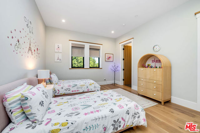 4365 Kraft Avenue, Studio City CA: https://media.crmls.org/mediaz/7eed31cc-3a03-459c-8a36-59315b595906.jpg