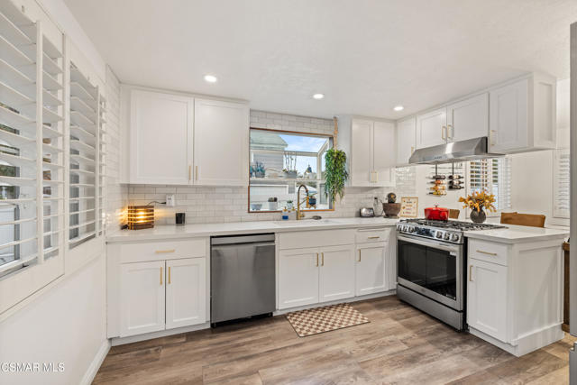 2782 Lemon Drive, Simi Valley CA: https://media.crmls.org/mediaz/7eed44e7-3d56-4276-af3e-69f34cf51411.jpg