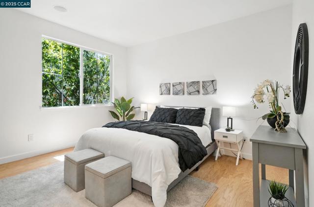 10708 Prince Royal Ct, Oakland CA: https://media.crmls.org/mediaz/7eed480a-3332-4bd9-95b4-77961c3e63d7.jpg