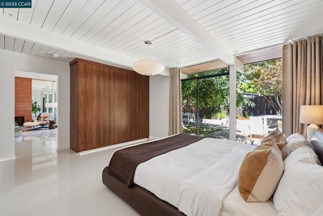 206 Santa Fe Dr, Walnut Creek CA: https://media.crmls.org/mediaz/7eed564b-f57d-41ed-a167-14d8e5a52a2d.jpg