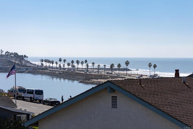 238 Date Ave, Carlsbad CA: https://media.crmls.org/mediaz/7eed953f-a959-4627-9dd8-fb15894d5408.jpg