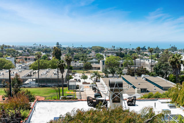 2167 Palomar Avenue, Ventura CA: https://media.crmls.org/mediaz/7eee23c2-31e3-4893-a880-34b77611fd8a.jpg