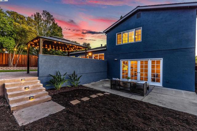702 Sylvaner Dr, Pleasanton CA: https://media.crmls.org/mediaz/7eee8c34-726c-4517-b76c-97cab78f548a.jpg