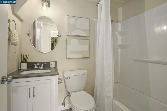 2835 Stephen Dr, Richmond CA: https://media.crmls.org/mediaz/7eeef20c-bc47-4686-82ed-d5d2c53c8b4f.jpg