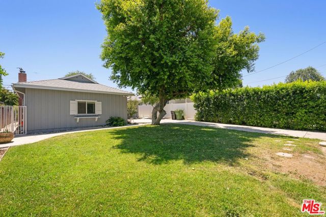 22652 Burbank Boulevard, Woodland Hills, California 91367, 3 Bedrooms Bedrooms, ,2 BathroomsBathrooms,Single Family Residence,For Sale,Burbank,24406779