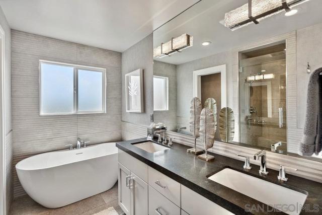 12 Mardi Gras Rd, Coronado CA: https://media.crmls.org/mediaz/7eef39b6-c231-4f72-acea-14e569c0b71e.jpg