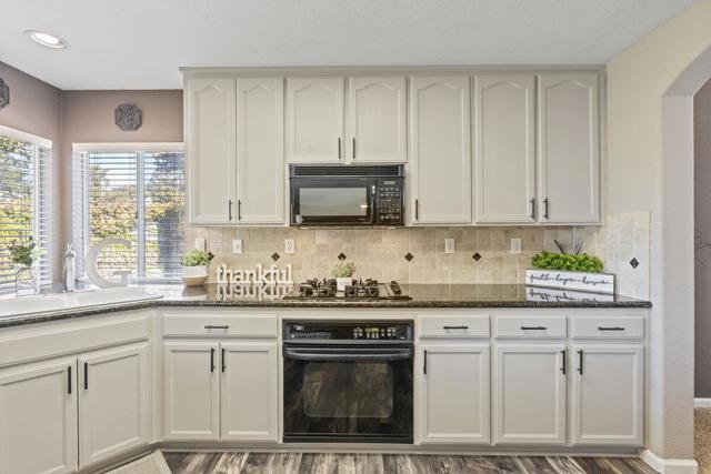 2230 Ventana Court, Hollister CA: https://media.crmls.org/mediaz/7eef8624-8895-4e56-a60e-59311aeafd37.jpg