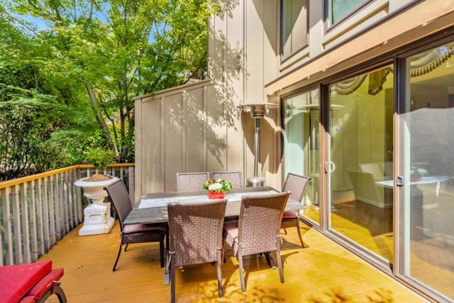 574 Sand Hill Circle, Menlo Park CA: https://media.crmls.org/mediaz/7ef0061c-9deb-4891-8af2-363124586ec9.jpg