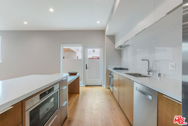 1729 S Barrington Avenue, Los Angeles CA: https://media.crmls.org/mediaz/7ef015e2-fe1e-485f-bace-a901728a077a.jpg