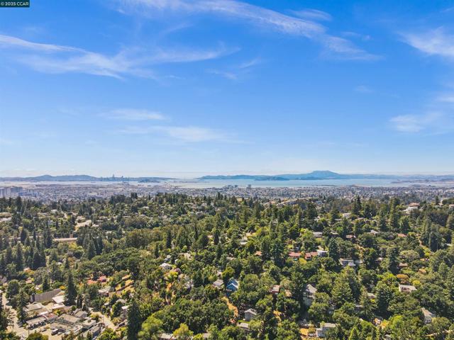 5915 ALHAMBRA AVE, Oakland CA: https://media.crmls.org/mediaz/7ef021f6-85c0-4698-97e2-647d63d746f6.jpg