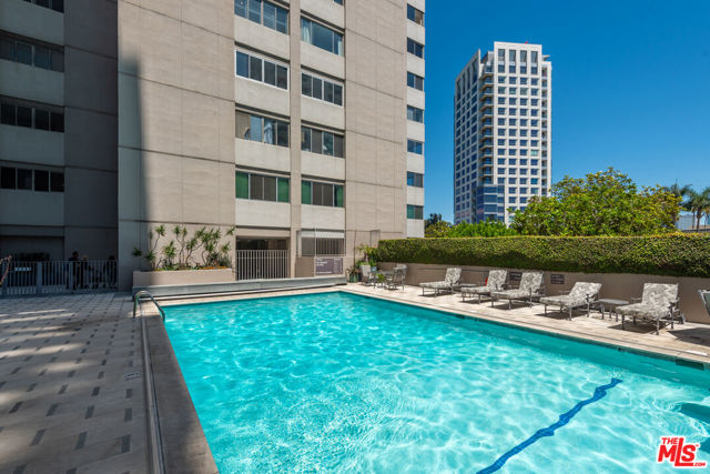 865 Comstock Avenue, Los Angeles CA: https://media.crmls.org/mediaz/7ef0e179-27c9-40bc-81ef-7879095dc222.jpg