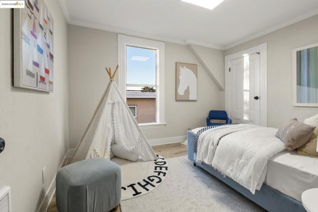 2050 E 30Th St, Oakland CA: https://media.crmls.org/mediaz/7ef14136-4adf-4efd-8f0c-b00f0c3ce67d.jpg