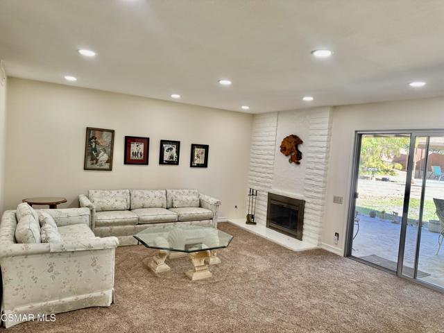 5260 Edgeware Drive, Calabasas CA: https://media.crmls.org/mediaz/7ef188a6-28f6-4d04-a030-467a8acfb2a9.jpg