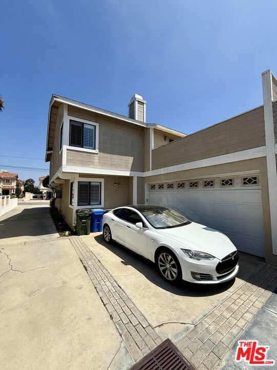 2008 Belmont Lane, Redondo Beach CA: https://media.crmls.org/mediaz/7ef18ae1-70d3-41ba-ab8e-d344147baf9b.jpg