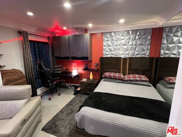 950 N Kings Road, West Hollywood CA: https://media.crmls.org/mediaz/7ef1ac3d-41e1-48ad-9e50-19bbfb1e90f6.jpg
