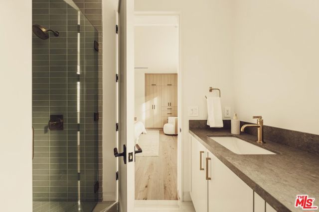 2114 Pier Avenue, Santa Monica CA: https://media.crmls.org/mediaz/7ef1bff0-cc57-4eb9-a598-c3d7441b7c0f.jpg