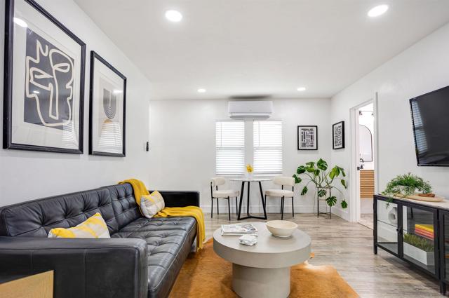 3831 Franklin Ave, San Diego CA: https://media.crmls.org/mediaz/7ef2240b-78b4-4084-a2ca-27d083139513.jpg