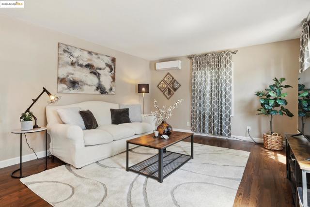 2670 Crescent Dr, Concord CA: https://media.crmls.org/mediaz/7ef2edcf-d748-4f9b-b676-5d2af5fc2b41.jpg