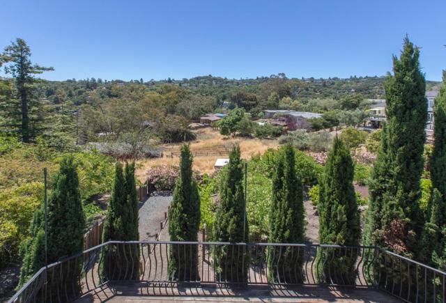 436 Summit Drive, Redwood City CA: https://media.crmls.org/mediaz/7ef3f5e4-6864-4b7b-a17e-e867f7d19646.jpg