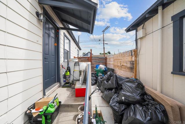 42 48 E 5Th Street, National City CA: https://media.crmls.org/mediaz/7ef3f777-6191-4dfd-b30a-e60bc0b03540.jpg