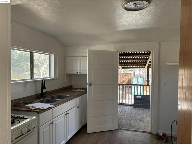15089 Byron Hwy, Byron CA: https://media.crmls.org/mediaz/7ef3fb13-07b9-416a-9f12-d1c63955d0a1.jpg