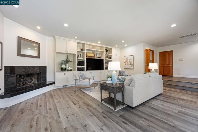 1834 Ivanhoe Ave, Lafayette CA: https://media.crmls.org/mediaz/7ef44549-ff9b-443f-8b1f-ef8a1d6ce2e7.jpg