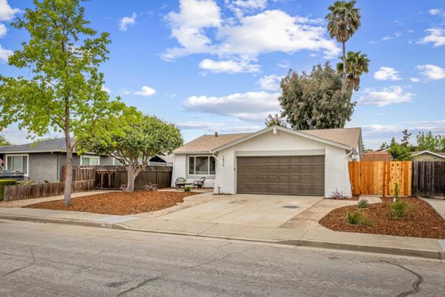 1575 Acacia Way, Morgan Hill CA: https://media.crmls.org/mediaz/7ef470c4-414d-4f2c-bc12-4b83ef66f68c.jpg
