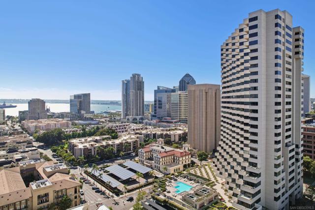 700 Front St, San Diego CA: https://media.crmls.org/mediaz/7ef498ec-0f28-4c0d-95ed-421ce7d38e9b.jpg