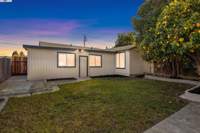 37107 Holly St, Fremont CA: https://media.crmls.org/mediaz/7ef520d0-6421-4621-a1be-52f94d71efce.jpg