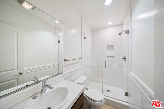 133 N Swall Drive, Beverly Hills CA: https://media.crmls.org/mediaz/7ef5965f-4a6a-4315-8da4-d9b9ada8c031.jpg